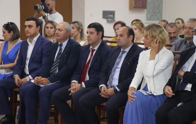 abovyan_FkhXC.jpg