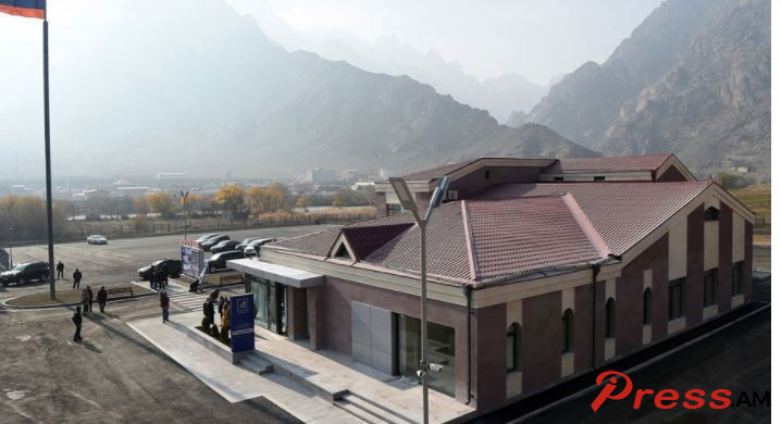 beee_UqBuP.jpg